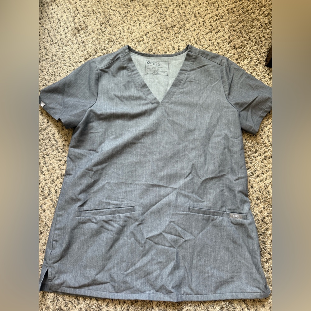 Figs 2 pocket scrub top